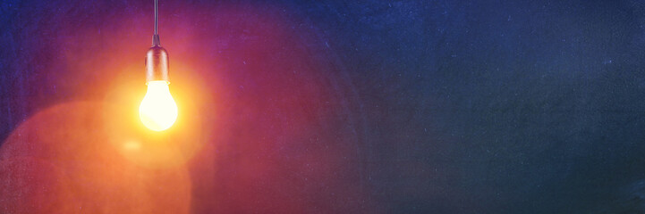 电脑放了很久后开机显示无信号？