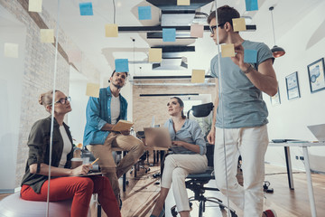 笔记本电脑在哪里调亮度？