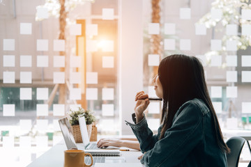 笔记本电脑在哪里调亮度？